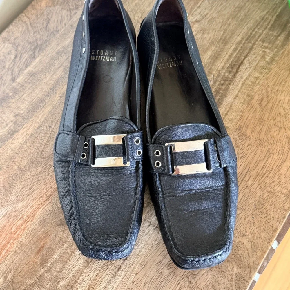 Stuart Weitzman Black Leather Loafer Women Size 8 SS Narrow Buckle Studs Classic